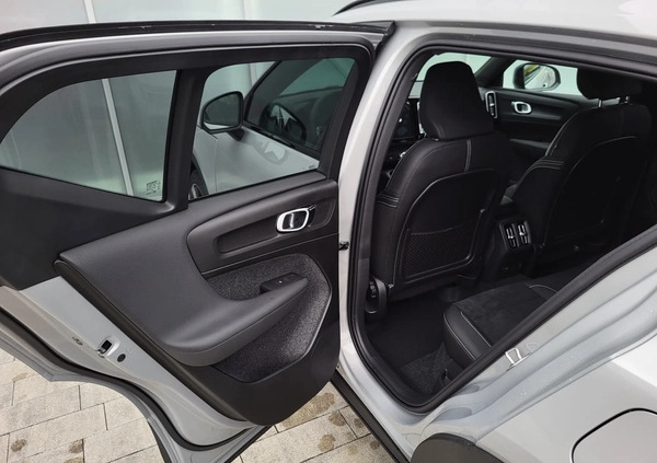 Volvo XC 40 cena 297100 przebieg: 44, rok produkcji 2023 z Wieliczka małe 301